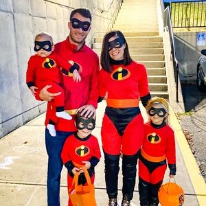 The Incredibles Family costume set.